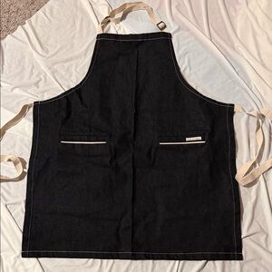 Sur La Table apron with Beige Straps